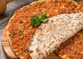 Bu, evdə hazırlanan lahmacuna dad qatır