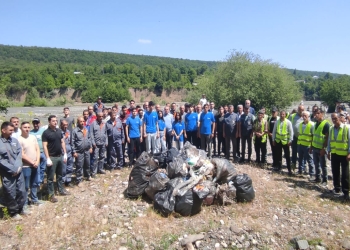 AQTA əməkdaşları çay və su hövzələrinin sahilində keçirilən təmizlik aksiyalarında iştirak ediblər