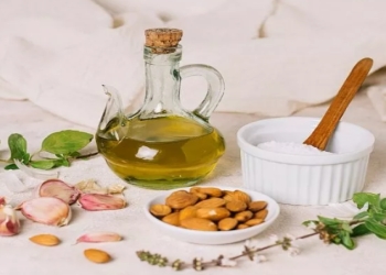 Yalnız bu yağlı qidalar sizə köklükdən xilas olmağa kömək edəcək