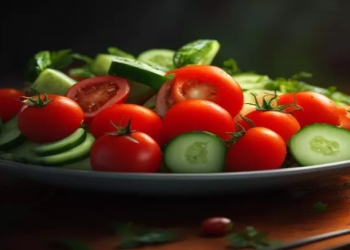 Pomidor və xiyarın birlikdə yeyilməsi təhlükəlidir?