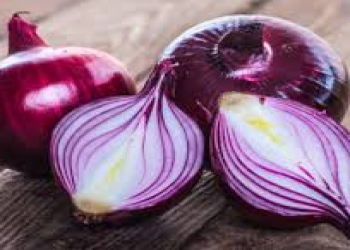 Qırmızı soğan daha xeyirlidirmi?