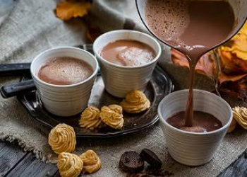 Uzun müddət oturmağın damar sağlamlığına zərərini azaldan təbii içki