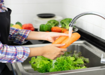 Marketdən alınan meyvə və tərəvəzləri necə düzgün yumaq lazımdır?