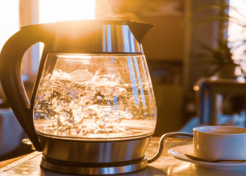 Qaynadılmış su düşündüyümüz qədər təmiz deyil!