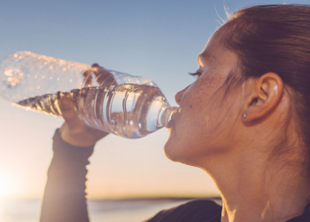 Qazsız su mədə yanğısına qarşı faydalı hesab olunur