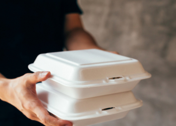 Kimyaçı xəbərdarlıq edir: birdəfəlik qablar sağlamlığa risk törədə bilər