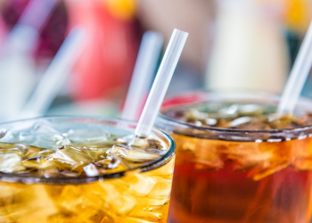 Onkoloq sağlam həzm sistemi üçün içki seçiminin əhəmiyyətini vurğuladı