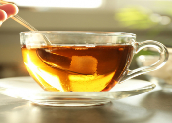 Yaşlı qadınlar üçün çayın faydaları açıqlandı