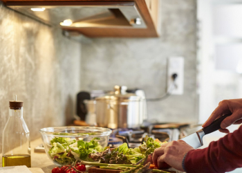 Qadağalar yox, faydalı seçimlər sağlamlığı gücləndirir