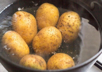 Kartofu niyə duzlu suda saxlamalıyıq?