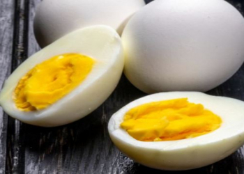 Bütün yumurta yoxsa yalnız ağ: arıqlamaq üçün nə daha faydalıdır