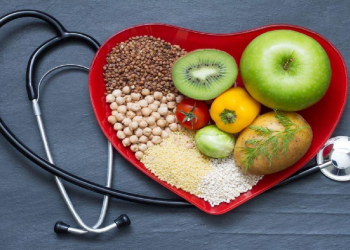 Sağlam qidalanmaya doğru addım: rasionunuzun işləmədiyini göstərən əlamətlər