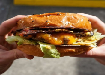 Dəri yaşlanmasını sürətləndirən qidalar açıqlandı