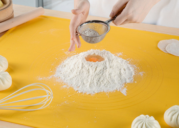 Xəmirin daha asan yayılması üçün nə etmək lazımdır?