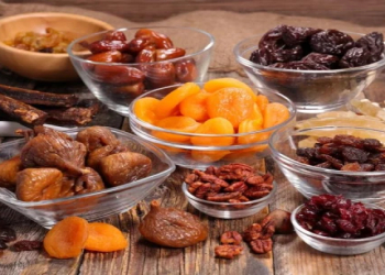 Quru meyvələr: bu qoxunu hiss edirsinizsə, almayın — qastroenteroloqun tövsiyəsi