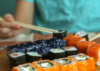Suşi və rolların kalorisi gözləniləndən yüksək ola bilər