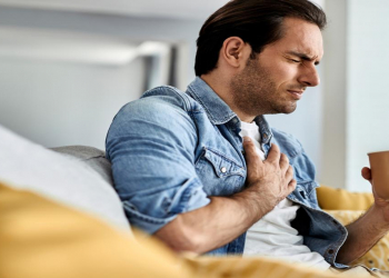 Sinə nahiyəsində xırıltılı tənəffüs və öskürək nəyin əlaməti ola bilər?