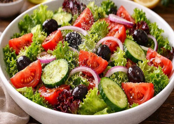 Niyə salata duz ən son əlavə olunur?