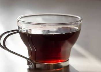 Çay içdikdən sonra ağızda acılıq hissi nəyə görə olur?