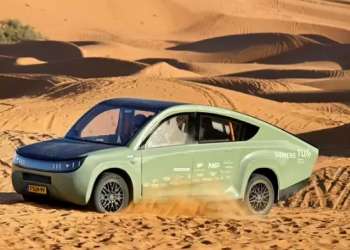 Günəş enerjisi ilə işləyən avtomobil 1000 km yol qət edərək rekord qırdı