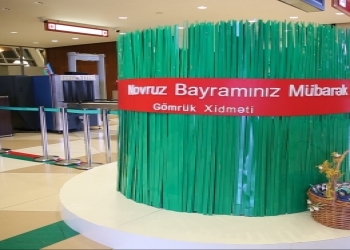 Ölkəmizə gələn vətəndaşlara bayram hədiyyələri təqdim edilib