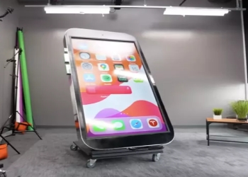 Dünyanın ən böyük &quot;iPhone&quot;u təqdim olundu - 226 kq ağırlığında