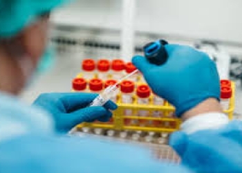 Bakıda koronavirus xəstələrinə baxan tibb işçilərinin maaşlarına əlavələrin verilmə müddəti uzadılıb