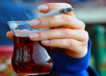 Çay içən zaman siqaret çəkmək bu xəstəliyə SƏBƏB OLUR