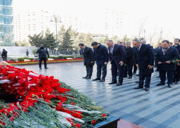 AQTA-nın rəhbərliyi Xocalı soyqırımı abidəsini ziyarət edib