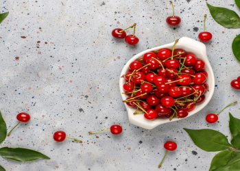Niyə hər kəs hər gün albalı yeməlidir?