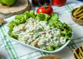 Mayonezli salatları necə yemək və kökəlməmək olar?