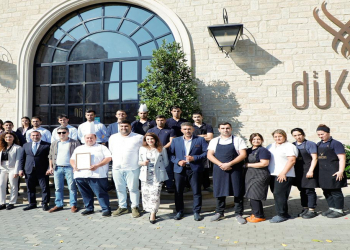 AQTİ “Dükkan Xətai” restoranına “5 ulduz” sertifikatı təqdim edib