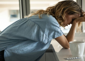 Endokrinoloq xəbərdarlıq edir: hormonal balans pozuntusunun əlamətləri