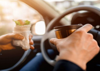 Yeməyi su, çay və ya qəhvə ilə içmək olarmı? – Mütəxəssis açıqladı