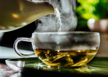 Hava pis olduqda sağlam qalmaq üçün bitki çayları tövsiyə olunur