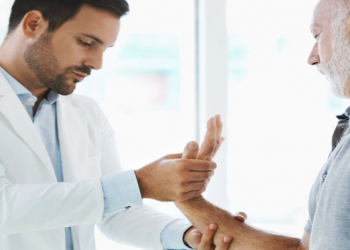 Həkim açıqladı: inkişaf edən artritin ilk əlamətləri belə bilinir