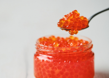 Soyuducuda qırmızı kürünü bir il saxlamaq mümkündür – ekspert açıqladı