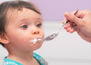 Körpələr üçün əlavə qidaya keçərkən nələrə diqqət edilməlidir?