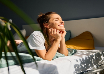 Alimlər yaşlanmanı yavaşlatmaq üçün 5 sadə vərdişi açıqladı