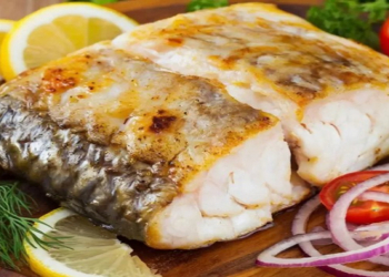 Balıq folqa ilə bişirilərkən quruyur – əsas səhv açıqlandı