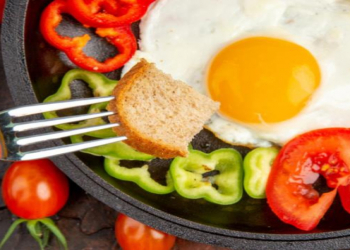 Mükəmməl maye sarısı ilə yumurta qızartması necə hazırlanır?