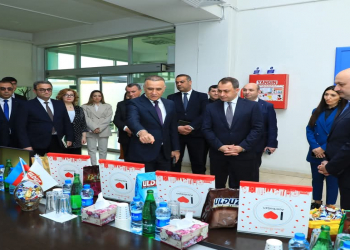 Nizami Rayon İcra Hakimiyyətinin başçısı Sahibkarlar Günü ilə əlaqədar “Ulduz” şokolad fabrikini ziyarət edib