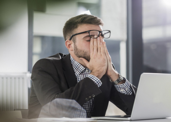 Emosional aclıq stress zamanı qəfil baş qaldırır