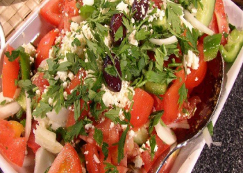İmmuniteti gücləndirən yay salatı: həm sadə, həm faydalı