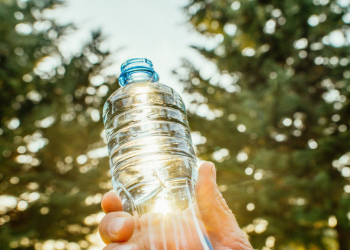 Plastik butulkalarda suyu günəş altında saxlamaq sağlamlıq üçün təhlükəlidir