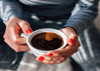 Qəhvə yuxunun keyfiyyətinə necə xeyir verə bilər?