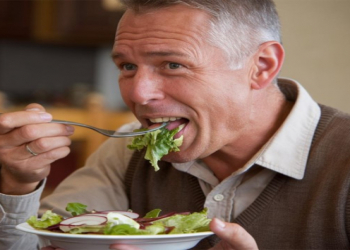 50 yaşdan sonra sağlamlıq üçün doğru seçim: iltihabı azaldan 5 əsas qida