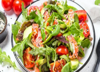 Sağlam və doyumlu naharın sirri: dietoloqdan faydalı məsləhətlər və resept