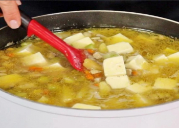 Zərif və ətirli: Qaymaqlı toyuq şorbası resepti