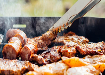Kabab üçün əti tez yumşaltmağın ən asan üsulu açıqlandı